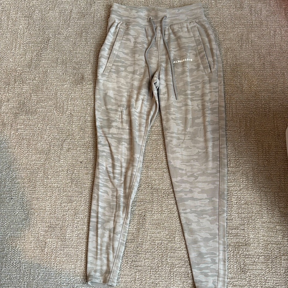 Alphalete Washed Core Gray Camo Joggers